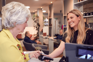 Quels modes de paiement proposer dans un salon de coiffure ?